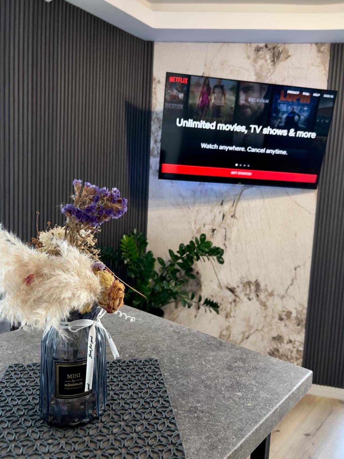 Alfred Sky Smart Apartment 29Th Spa Included 斯科普里 外观 照片
